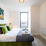 Central Swindon Gem Stylish 1-Bedroom Apartment