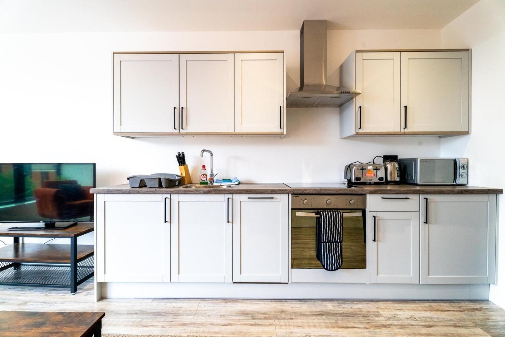 Central Gem Stylish 1-bedroom Apartment Swindon