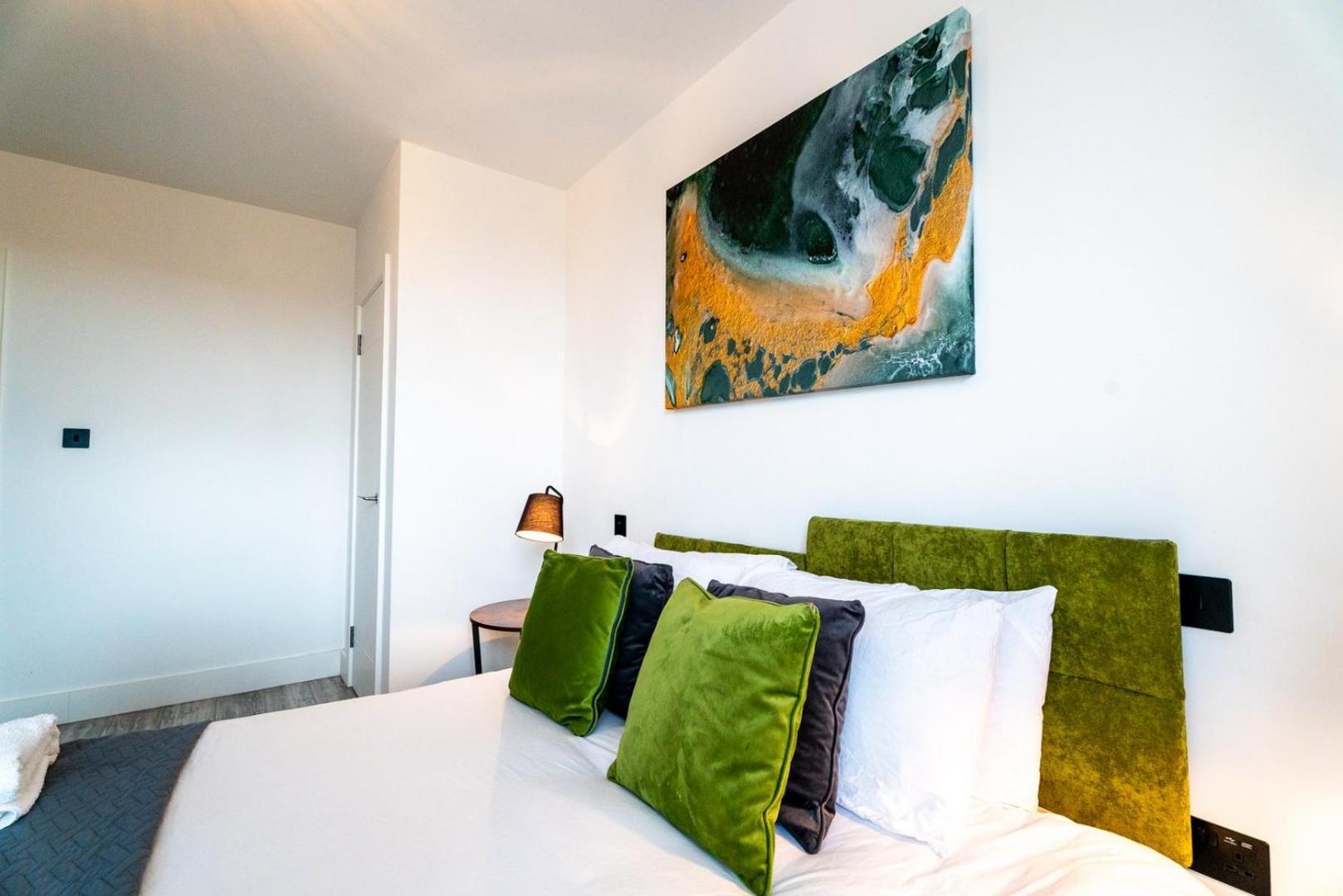 Central Gem Stylish 1-bedroom * Swindon
